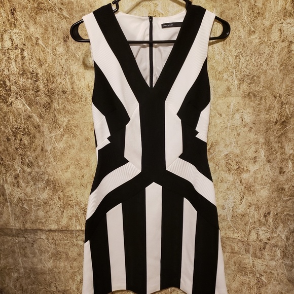Karen Millen Dresses & Skirts - Karen Millen beautiful black and white dress.Size6